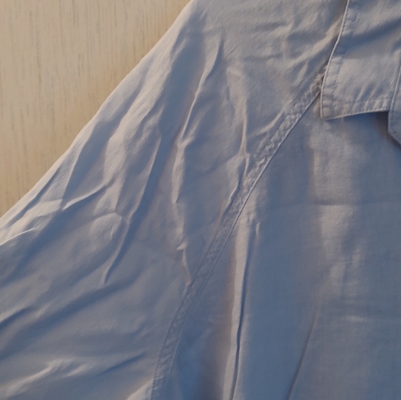 Universal Threads Women's Size XL Blue long sleeve button up - Picture 2 of 5